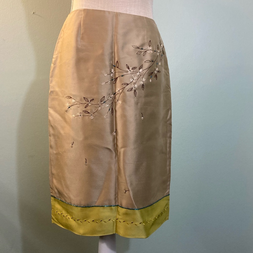 Vintage Ann Taylor - Never worn
Size 2 (approx 17 inches) 100% silk